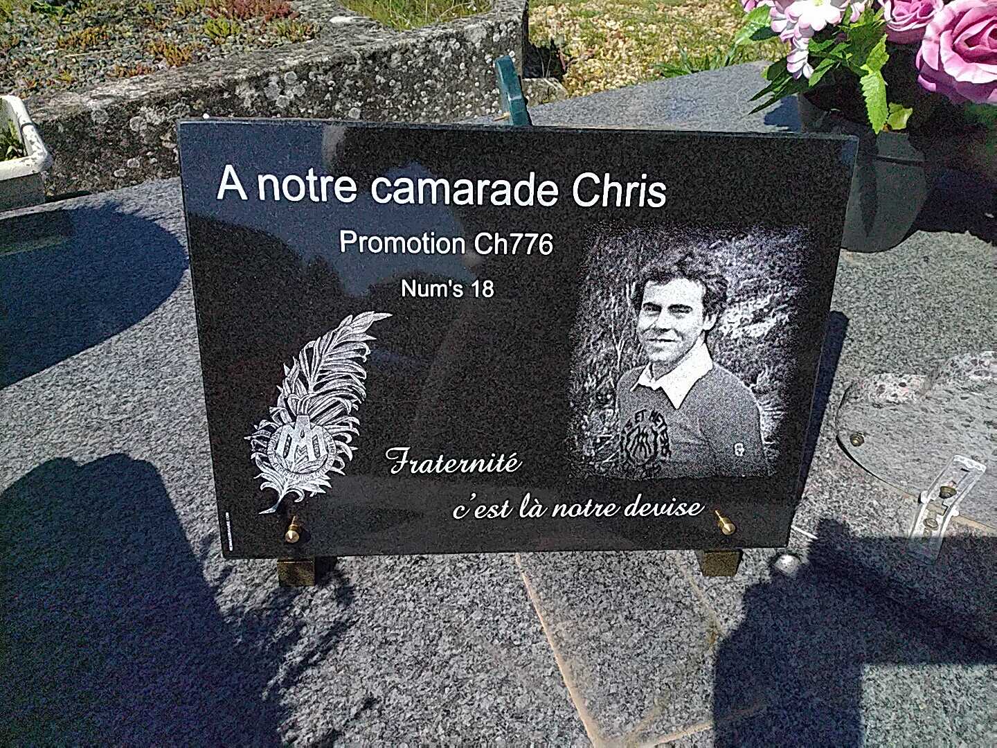 chris plaque de la promo